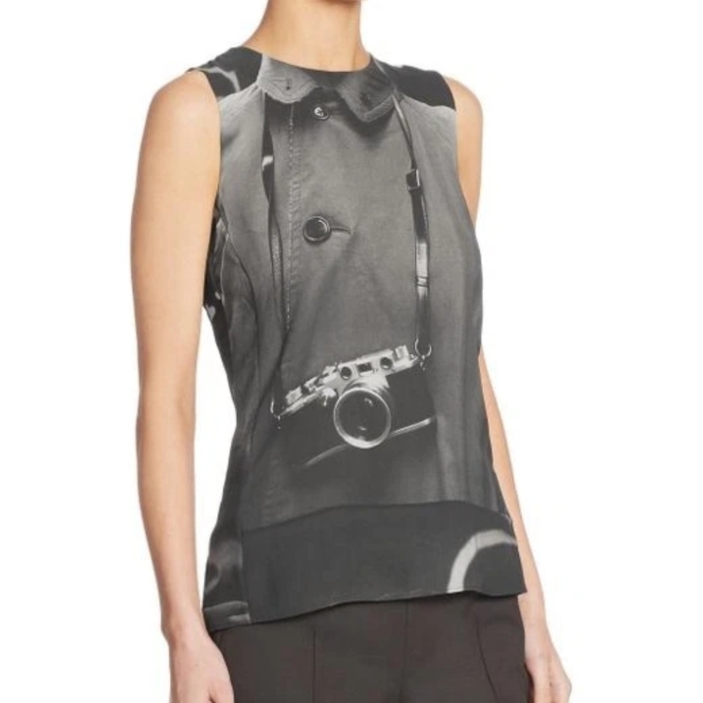 AKRIS

Fluid silk shell blouse with graphic print detail